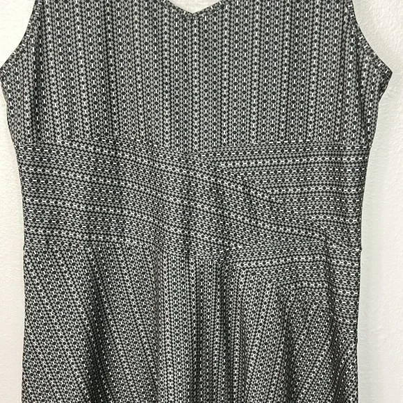 Prana Gray & Black Print Fit and Flare V-Neck Dress Large - Picture 4 of 8